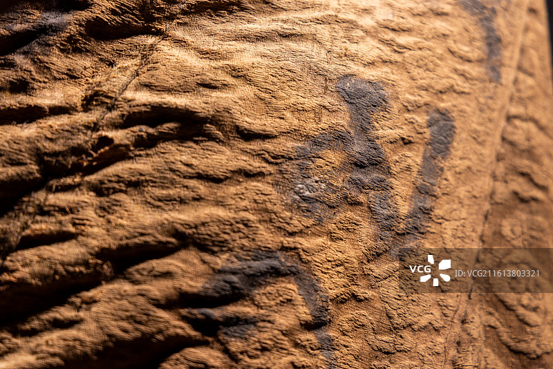 张掖大佛寺内万圣殿（佛教艺术陈列厅）文物 明代藏文袈裟 大佛寺遗藏图片素材