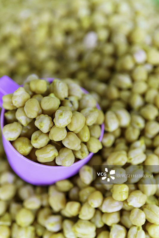 马来西亚吉兰丹州首府哥打巴鲁著名市场西迪卡利嘉大巴扎售卖的新鲜鹰嘴豆图片素材