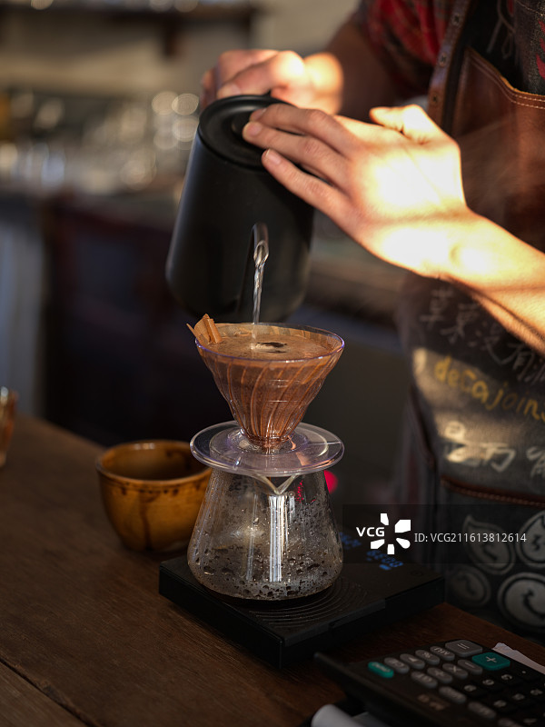 手冲咖啡制作过程图片素材