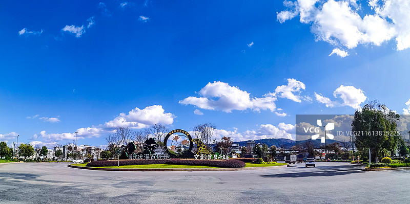 云南省玉溪市通海县入城环岛风光图片素材