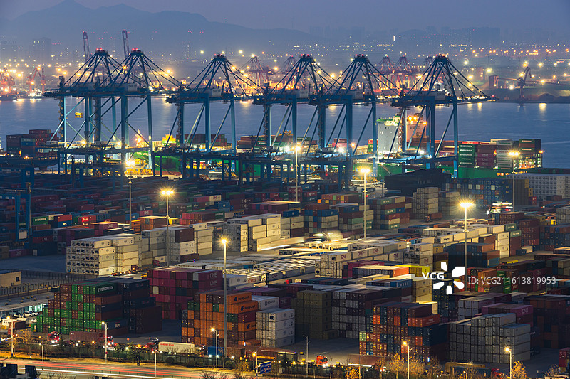 青岛港全自动化集装箱码头图片素材