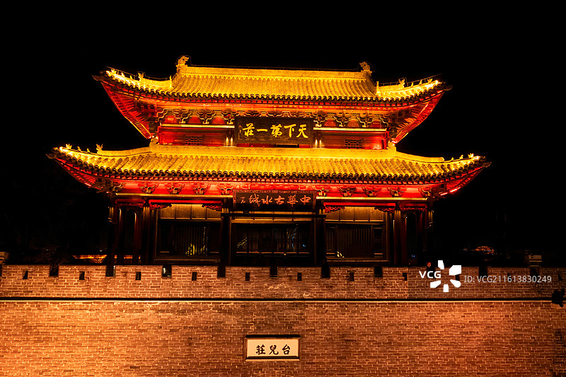 无人机航拍台儿庄古城夜景图片素材