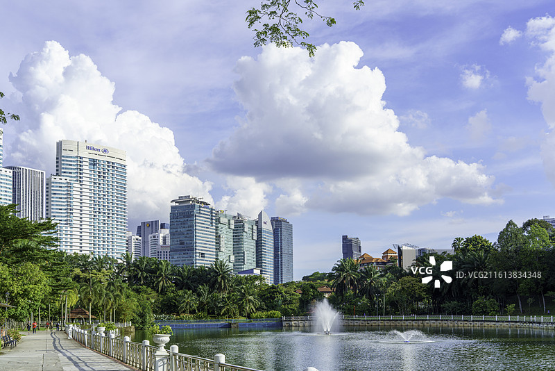 马来西亚首都吉隆坡市区重要景点首相植物园附近的都市自然风光图片素材