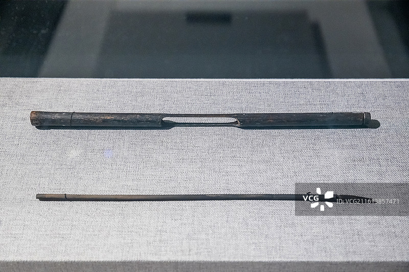 南昌汉代海昏侯国遗址博物馆湖北江陵凤凰山167号西汉墓出土毛笔及笔套图片素材