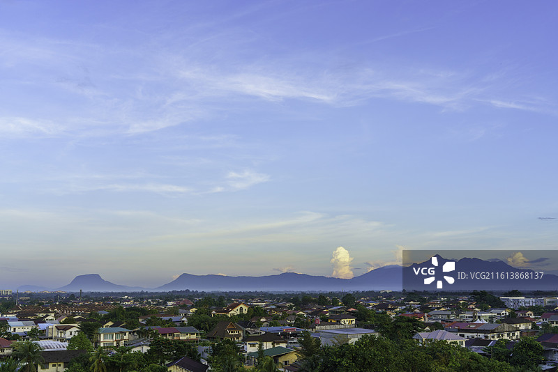 马来西亚砂拉越州首府古晋清晨远眺市景风光图片素材