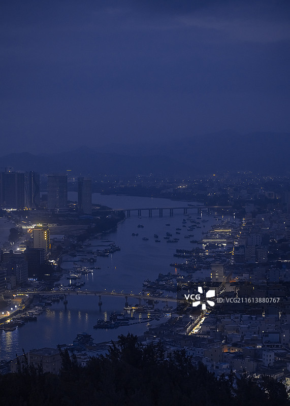 海龟保护基地山顶拍摄双月湾夜景图片素材