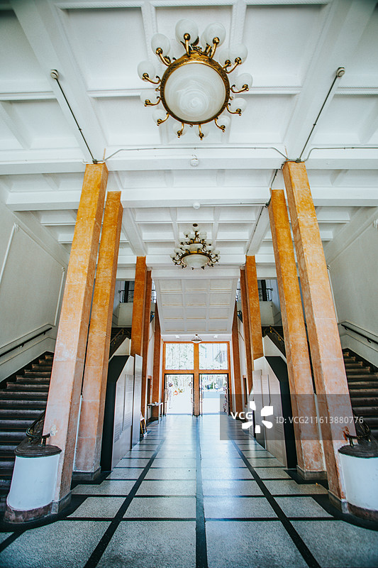 上海交通大学徐汇校区工程馆内部大厅图片素材