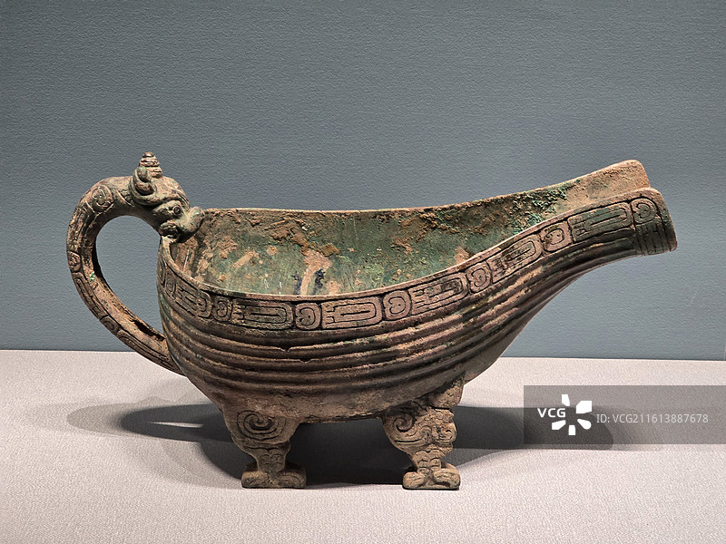 春秋时期青铜器：荀侯匜图片素材