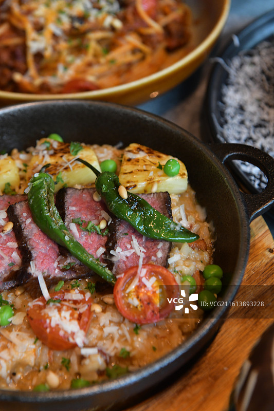 和牛牛排煎凤梨烩饭图片素材