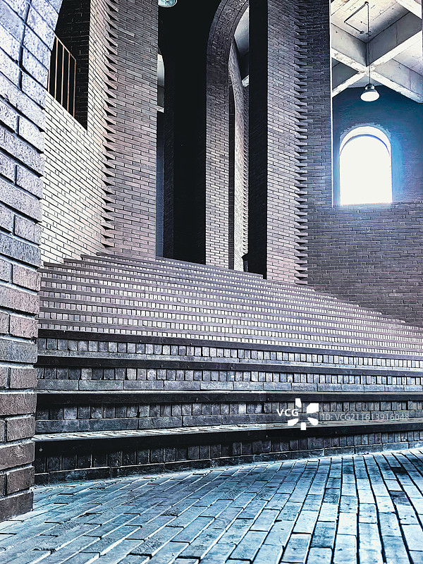 砖头建筑，台阶（中国油画馆）图片素材