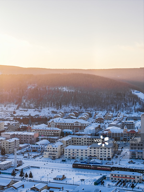 阿尔山火车站，冬季大雪覆盖的阿尔山市图片素材