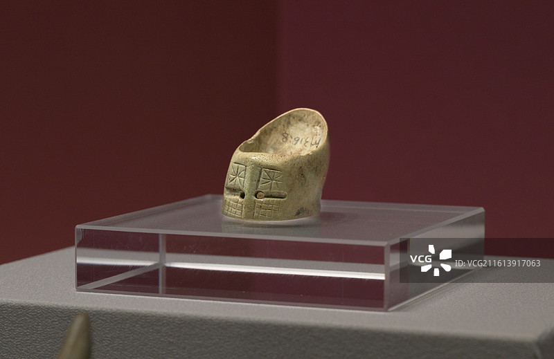 骨韘_西周_滕州市博物馆_苏州博物馆_铸河山_中国青铜时代的兵器展图片素材