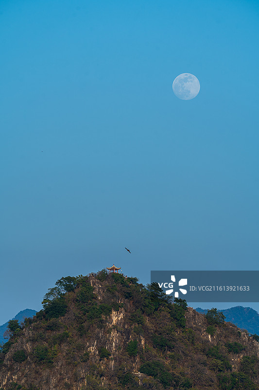 摘星亭邂逅超级满月图片素材