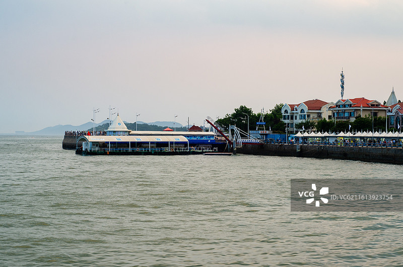 青岛浮山湾海边码头的美丽景象图片素材