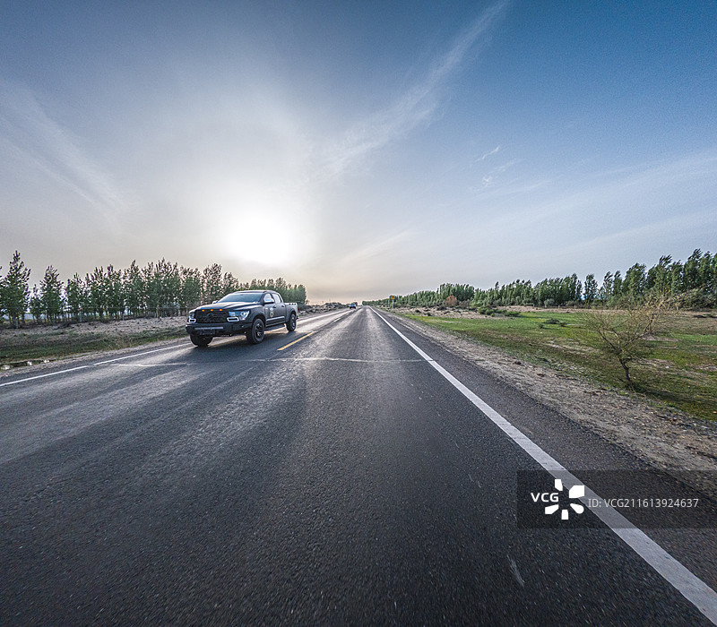 新疆阿勒泰布尔津县 哈巴河县 白哈巴村 乡村公路风光 汽车广告背景图图片素材