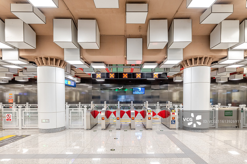 北京地铁19号线车站内景图片素材