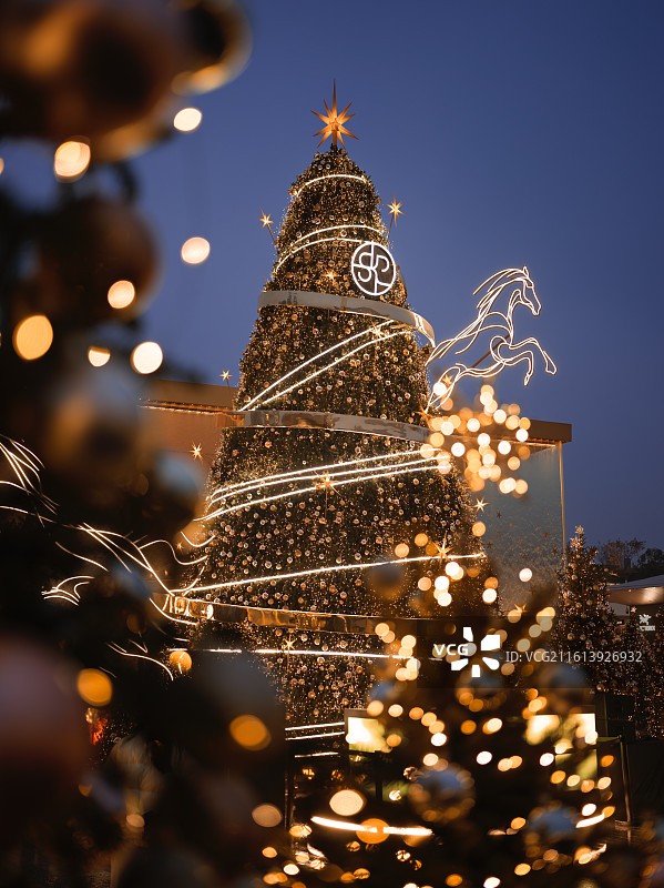 成都SKP圣诞树，梦幻与浪漫之夜图片素材