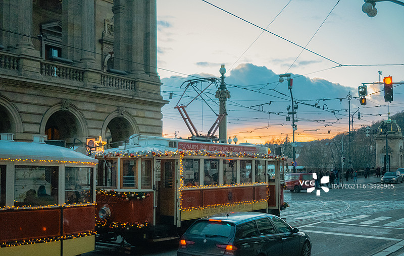 布拉格城市扫街夜景与电车图片素材