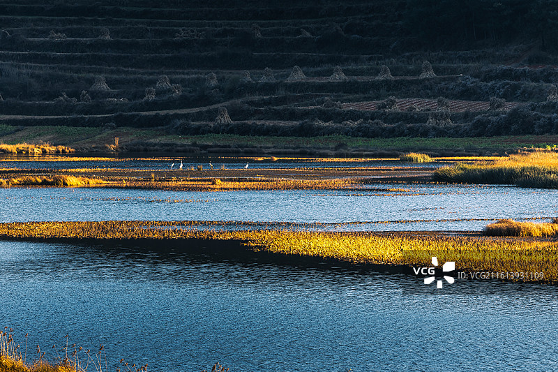 云南昭通巧家县马树镇湿地冬天的下午和黄昏图片素材