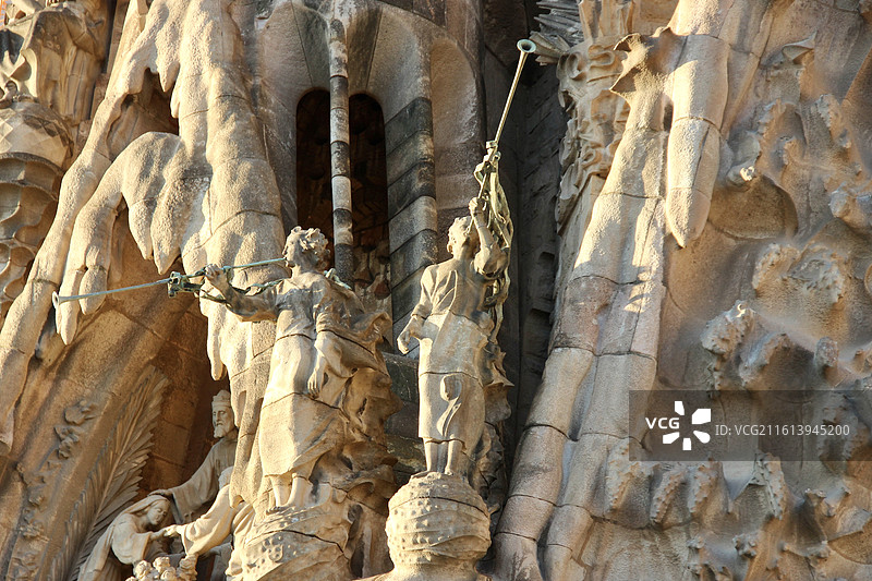 西班牙巴塞罗那高迪建筑圣家堂诞生立面雕塑图片素材