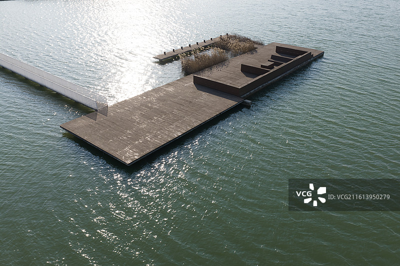 河南省周口市城乡一体化示范区武胜大道，冬天永宁湖湿地公园调沙蓄洪湖水中平台。图片素材