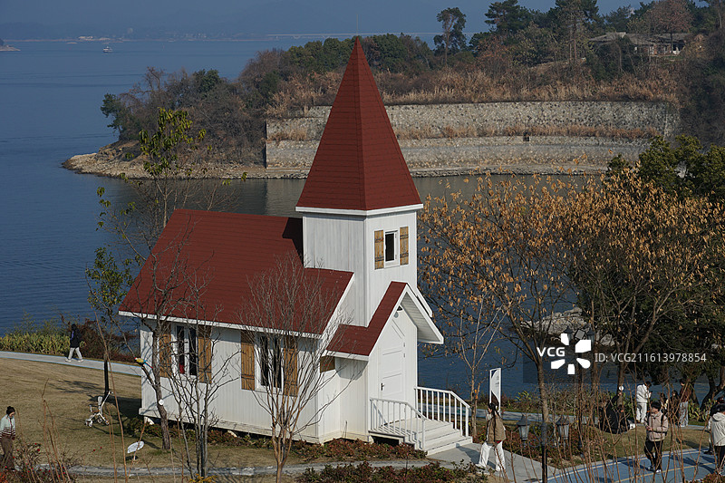 浙江省杭州市千岛湖植物园里的网红建筑小礼堂图片素材