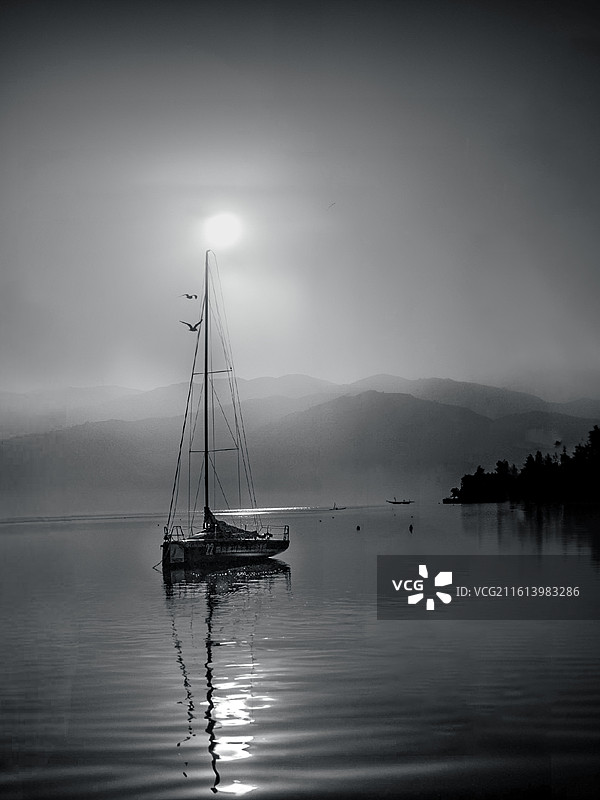 冬阳湖景图片素材