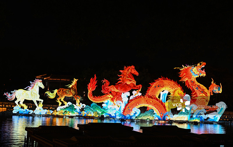 2026马年第40届南京秦淮灯会白鹭洲公园展区非遗灯彩璀璨亮灯图片素材