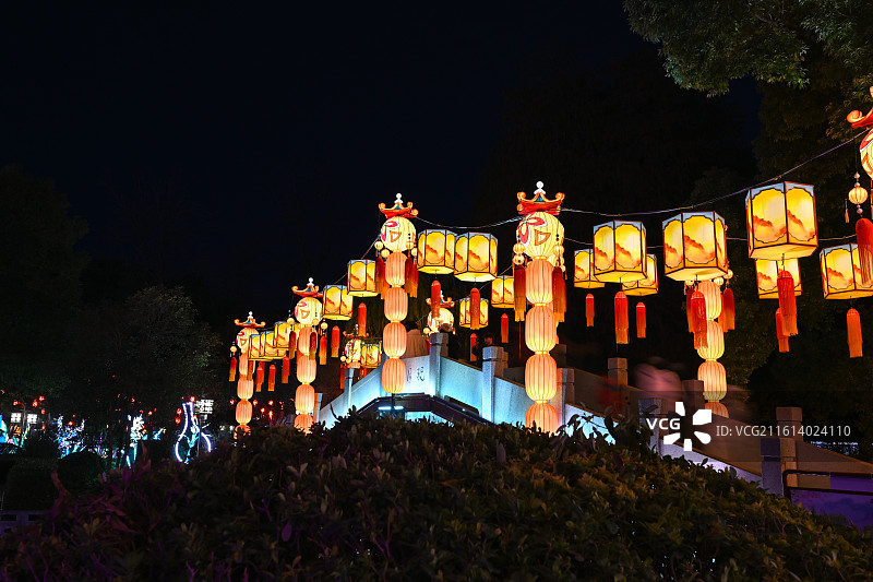 2026马年第40届南京秦淮灯会白鹭洲公园展区非遗灯彩璀璨亮灯图片素材
