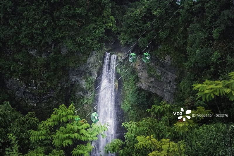 江西井冈山五龙潭瀑布群：青龙瀑，落差达达67米，是五瀑中最高的一个图片素材