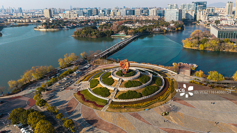 航拍视角，南京江宁区百家湖凤凰广场图片素材