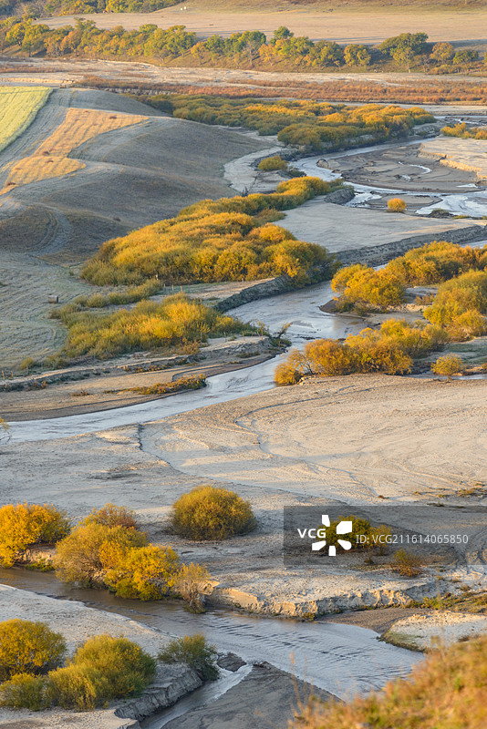内蒙古赤峰乌兰布统透风沟秋景日出图片素材