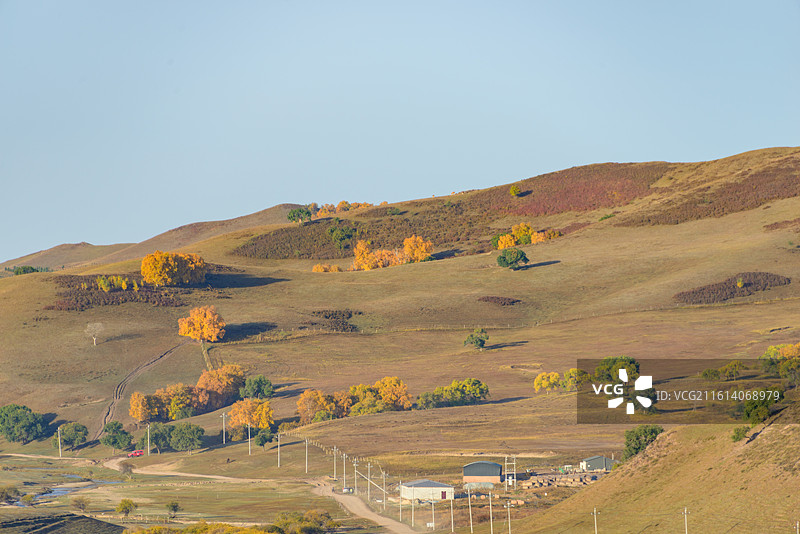 内蒙古赤峰乌兰布统透风沟秋景日出图片素材
