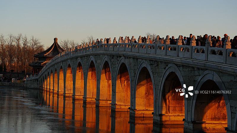 颐和园十七孔桥金光穿洞图片素材