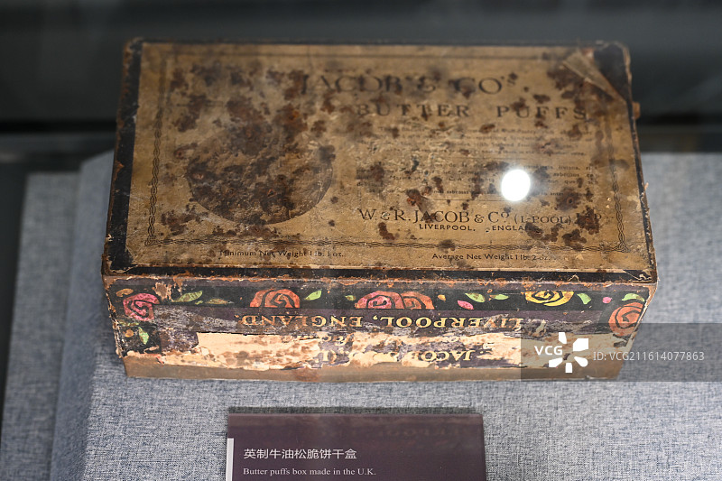 英国 Jacob's 牛油松脆饼干复古铁盒图片素材