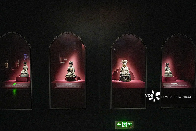 北京中国典籍博物馆“既往未来-小西天文物撷珍与悬塑艺术特展”展览现场和展品图片素材