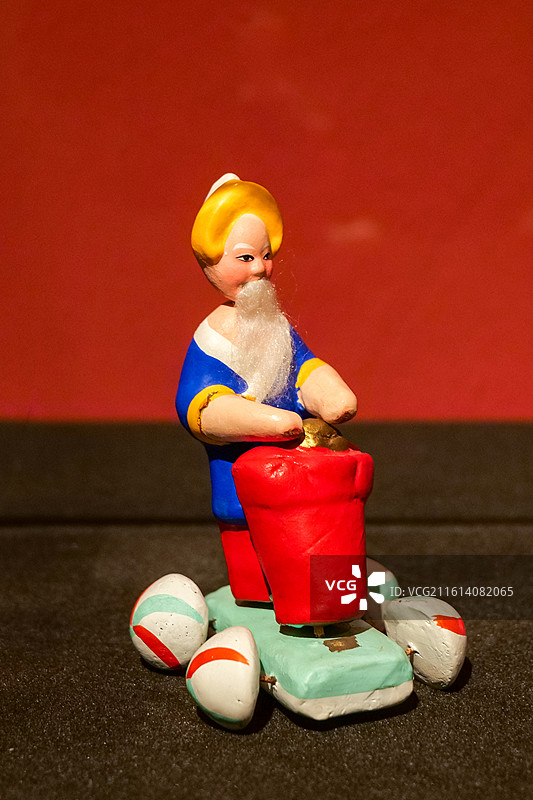 玩具《车老翁》 江苏无锡 中国美术馆“四时玩趣-中国美术馆藏民间美术迎春展”图片素材