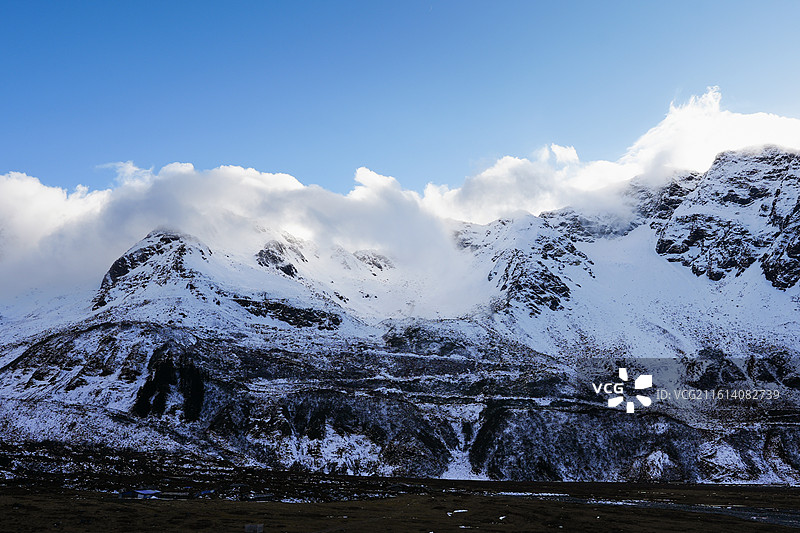 嘎隆拉雪山图片素材