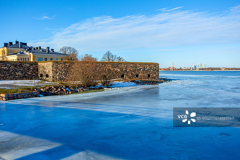 冬天的波罗的海与芬兰堡上的建筑和炮台图片素材