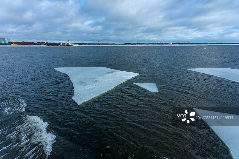 冬天的波罗的海与芬兰堡上的建筑和炮台图片素材