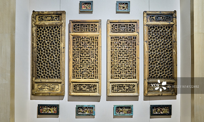 精美的木雕工艺窗子图片素材