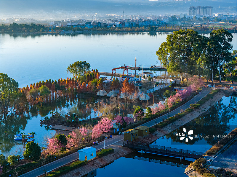 云南省玉溪市江川区星云湖天使之翼码头风光图片素材