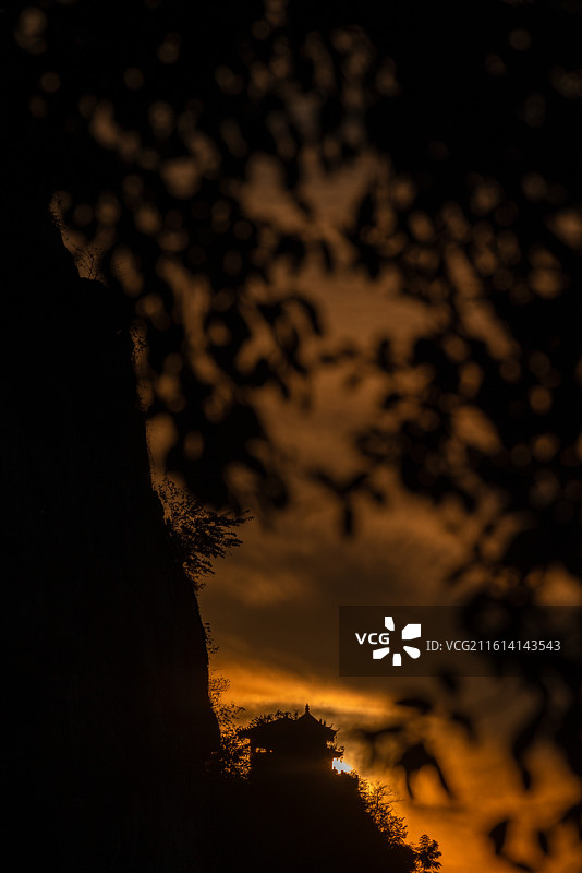 桂林伏波山独秀峰落日图片素材