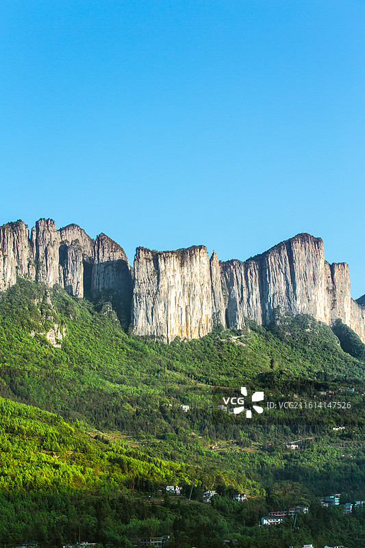 中国湖北省恩施土家族苗族自治州恩施大峡谷七星寨附近绝壁景观图片素材