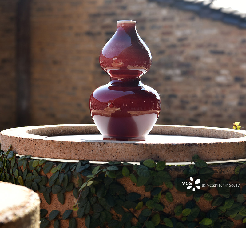 景德镇高温颜色釉瓷瓶图片素材