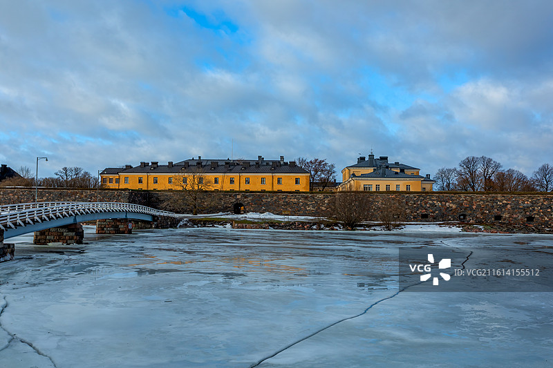 冬天的波罗的海与芬兰堡上的建筑和炮台图片素材