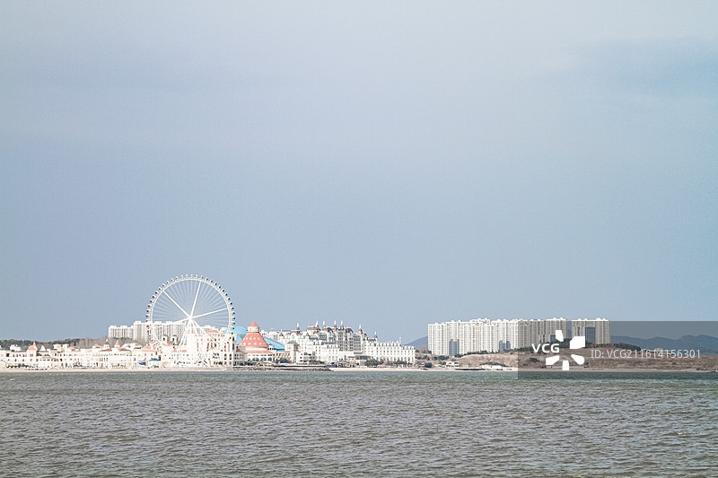 青岛鳌山卫海泉湾海滨城市风光海洋之星摩天轮图片素材