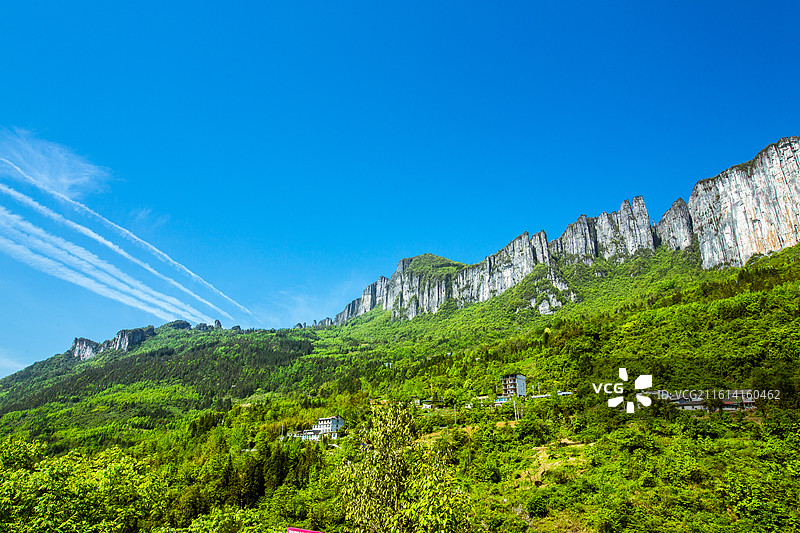 中国湖北省恩施土家族苗族自治州恩施大峡谷七星寨附近绝壁景观图片素材