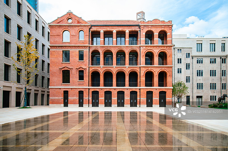 上海外滩老市府大楼老建筑外部景观图片素材