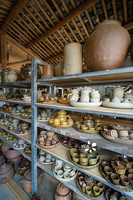 临沧博尚碗窑村清代古龙窑和陶器图片素材